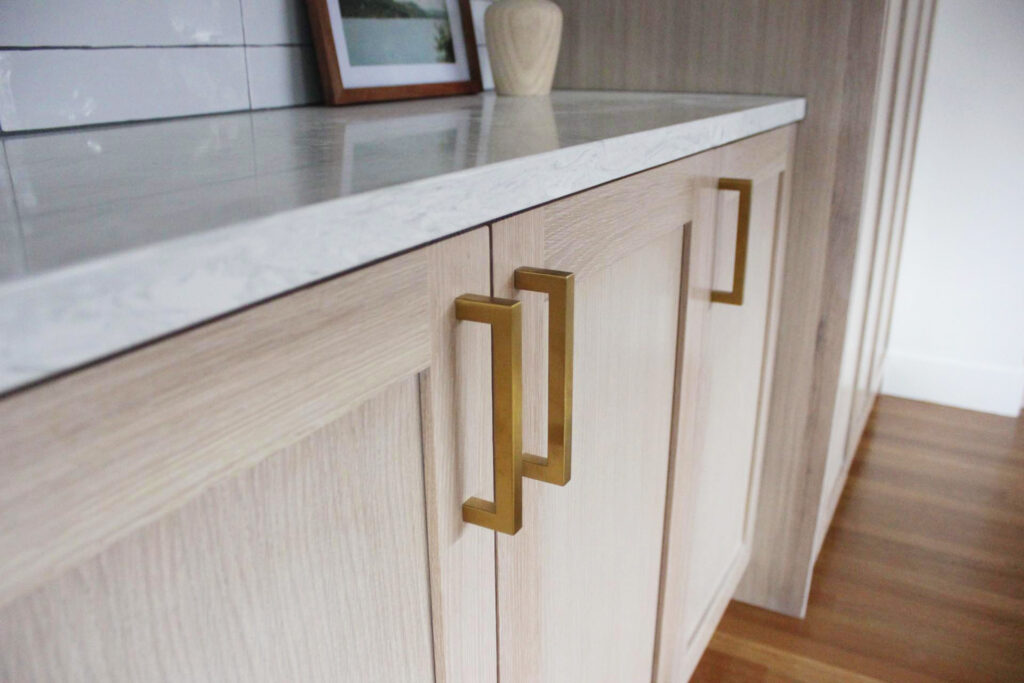 Light wood kitchen shakers