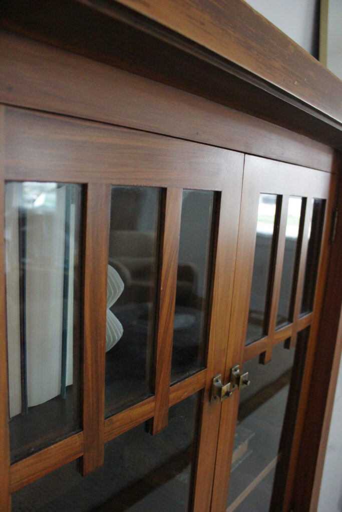 uilt in wood cabinet