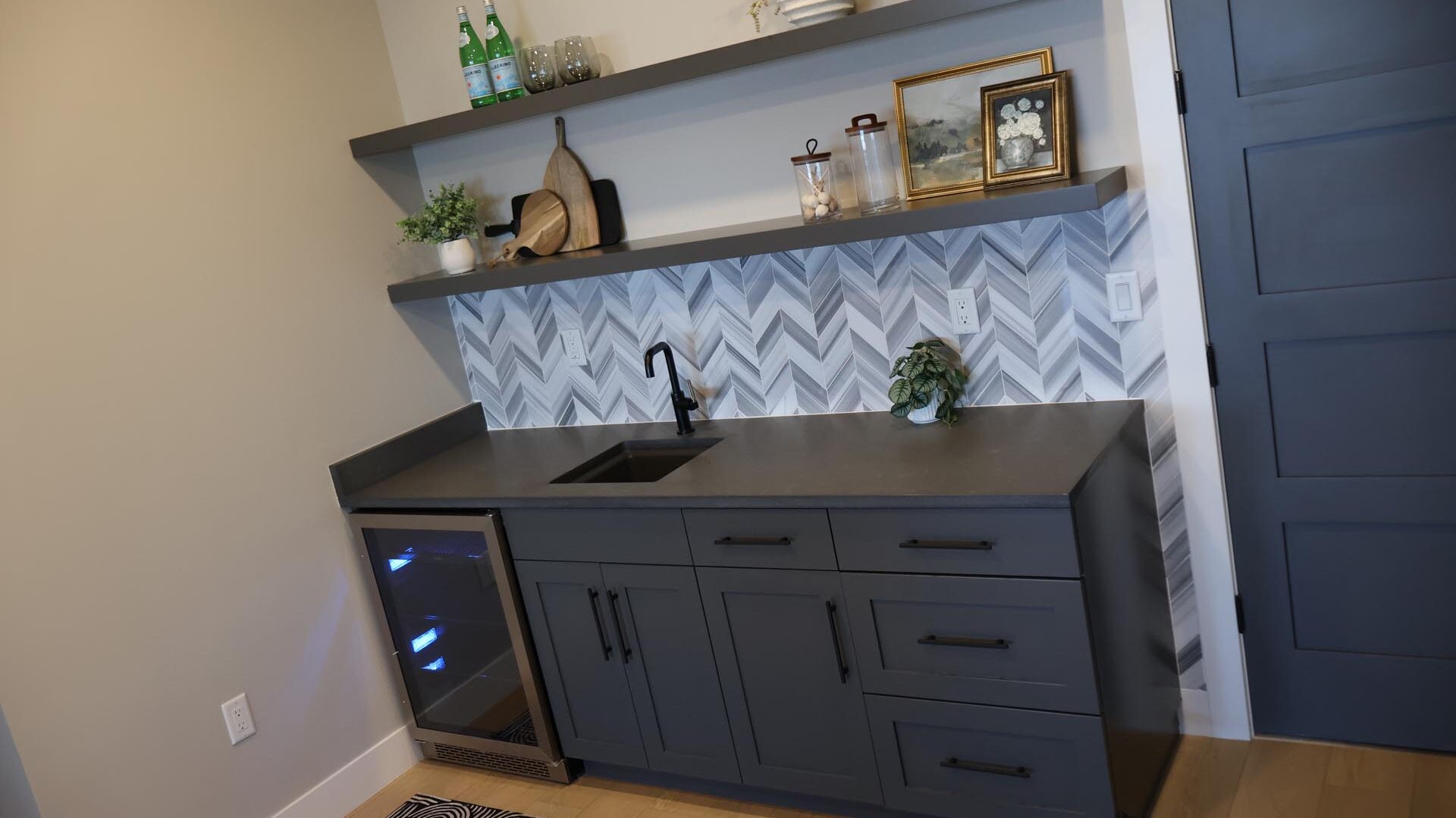 Cabinets for mini bar