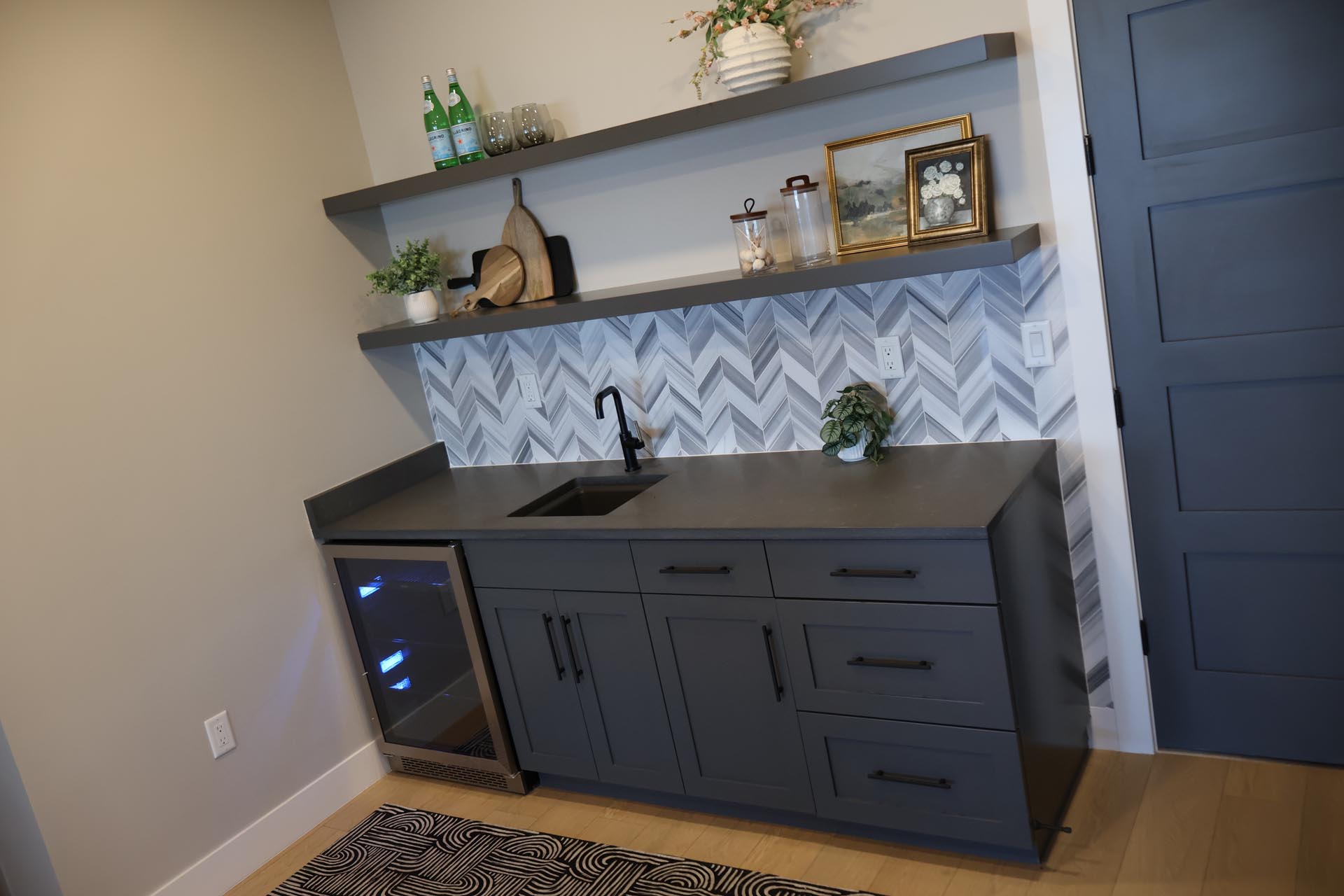 Cabinets for mini bar